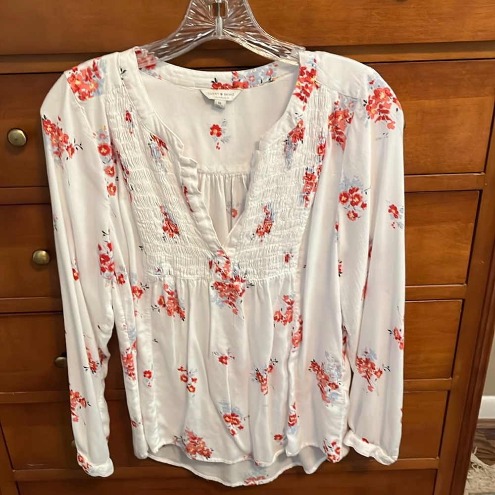 Women’s long sleeved light weight shirt/blouse